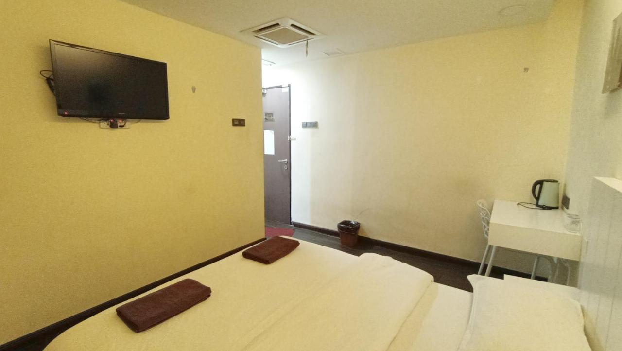 Oyo 90457 Borneo Eco-House Hashtag 12 Boutique Hotel Kota Kinabalu Exteriör bild