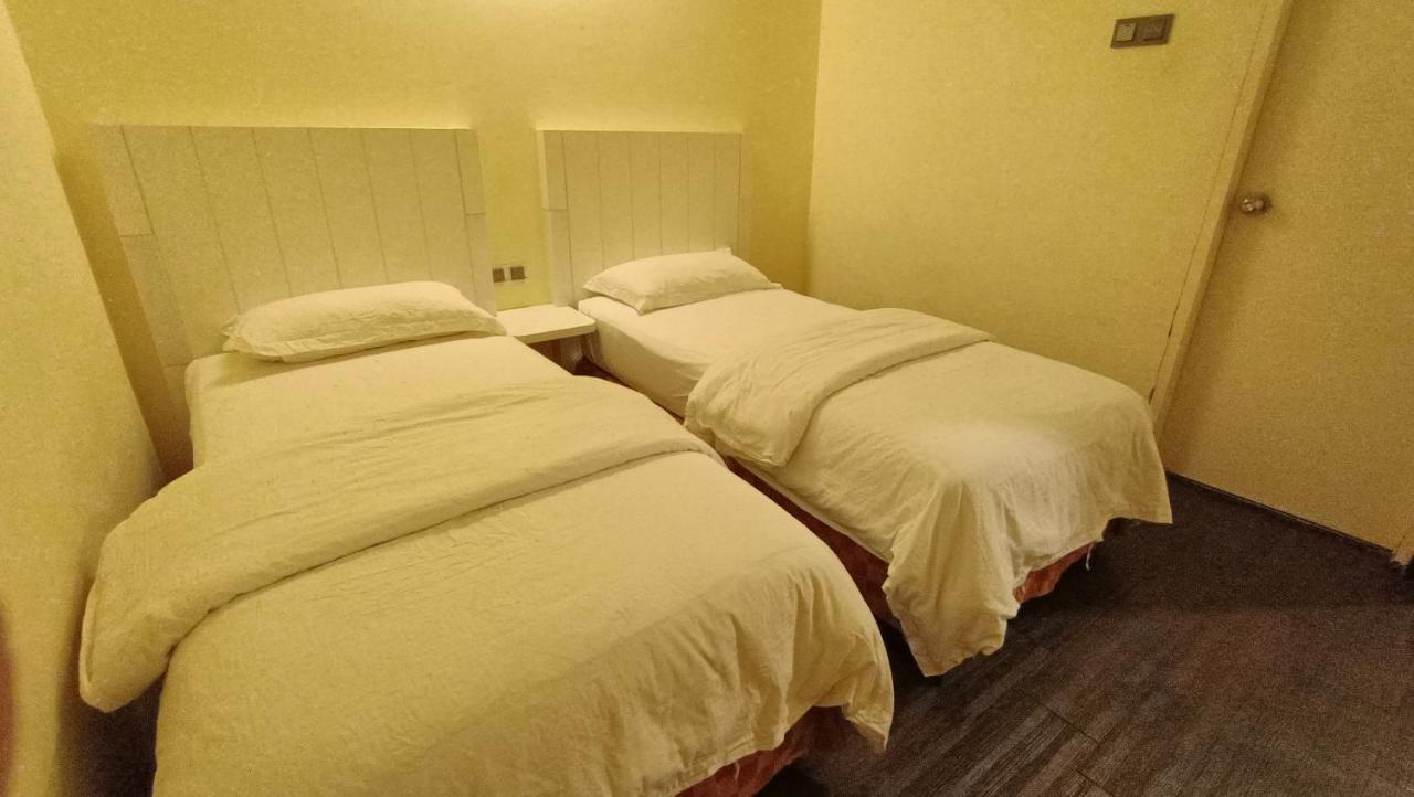 Oyo 90457 Borneo Eco-House Hashtag 12 Boutique Hotel Kota Kinabalu Exteriör bild